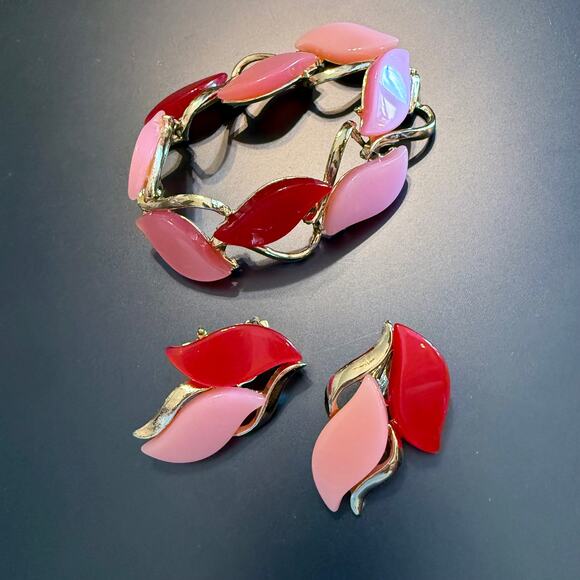 Unsigned Vintage Pink & Red Bracelet & Clip On Earrings Set - Picture 4 of 8